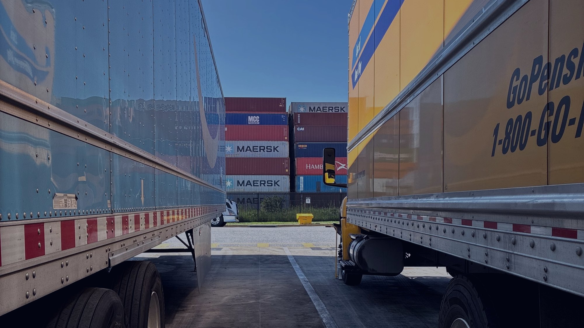 Remolques cargados para embarque a México y Estados Unidos