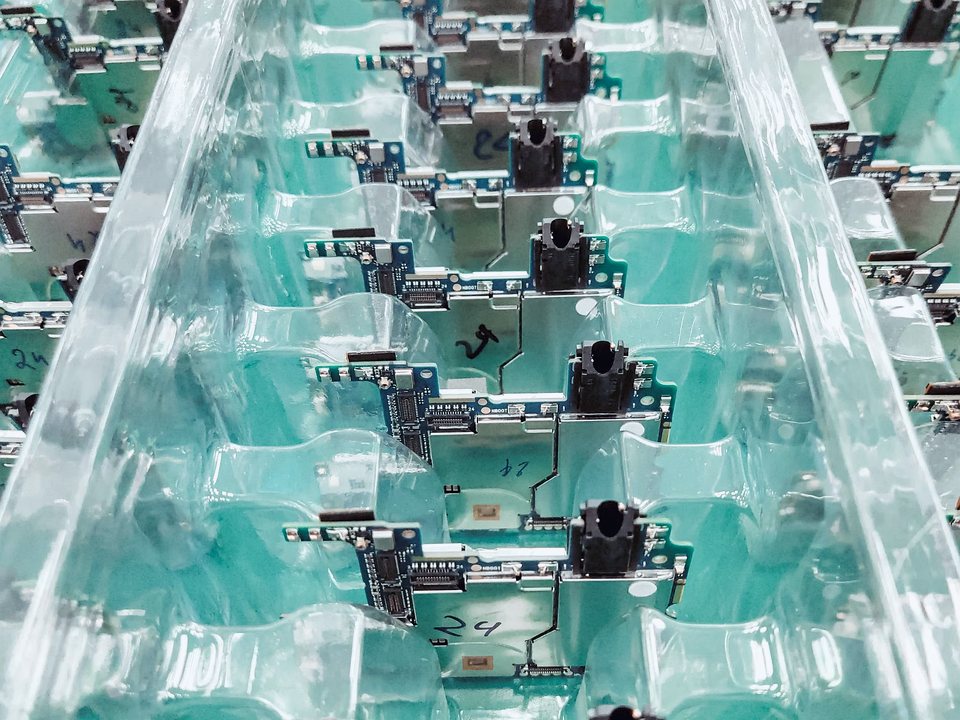 Maquinados para la industria electrónica
